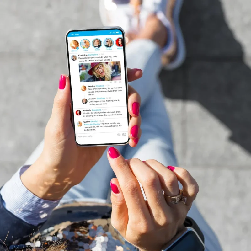 Social-Media-_-Bewerbung-_-Kaspars-Grinvalds-2284x1284-1