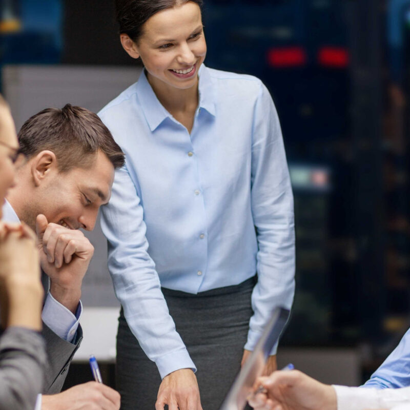 Teamwork_Gemeinsam-mehr-erreichen_79164086_-Syda-Productions-4334x2436-2560x1439-1